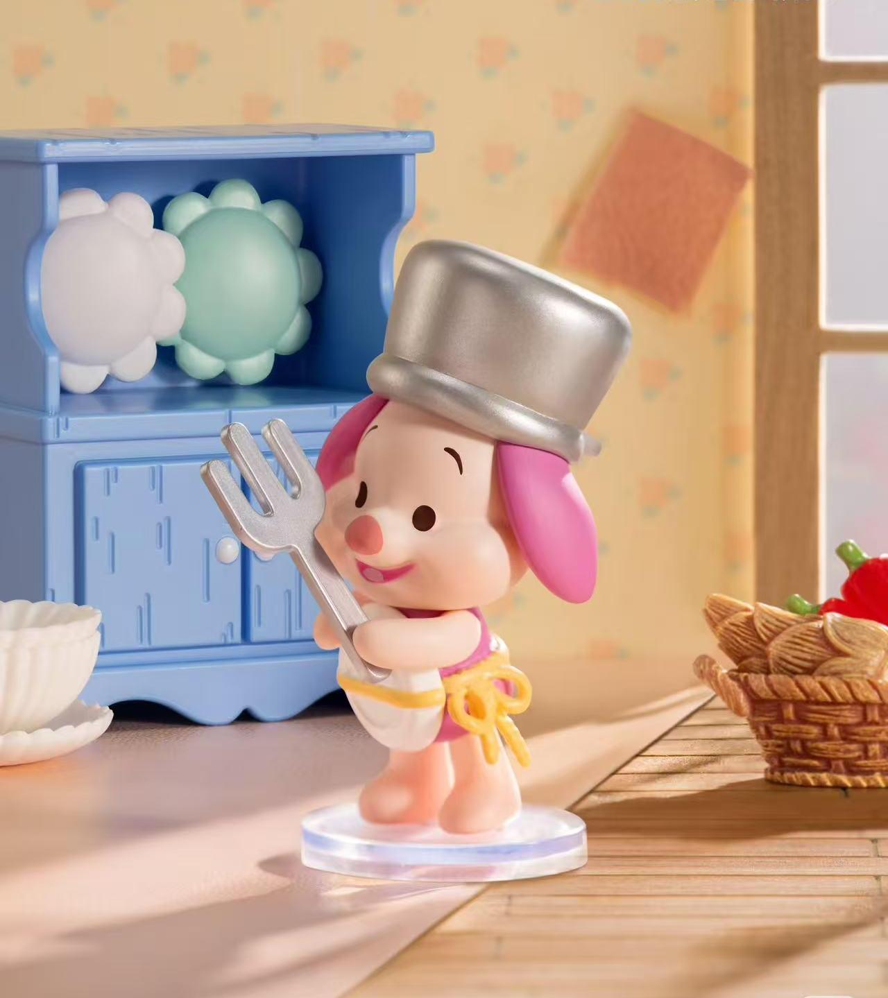 Disney Honey  Bear Home MomentsSurprise Figuriine