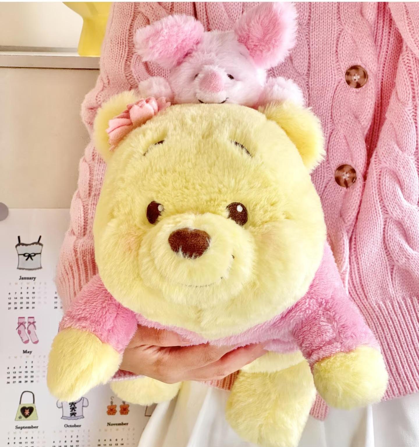 Disney Cherry Blossom Series Pooh Pose Figure